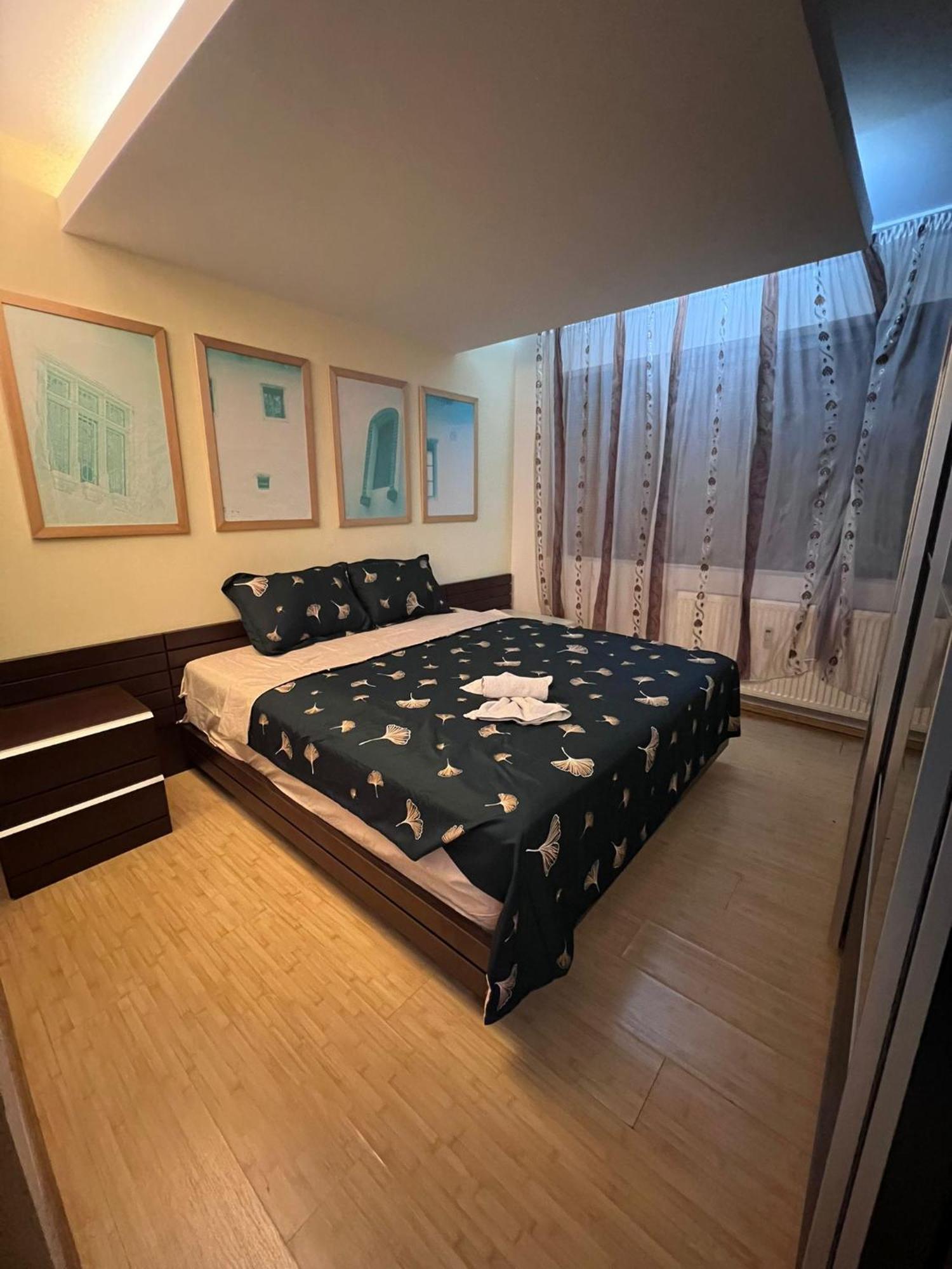 Mona's Studio 3 Apartament Bucureşti
