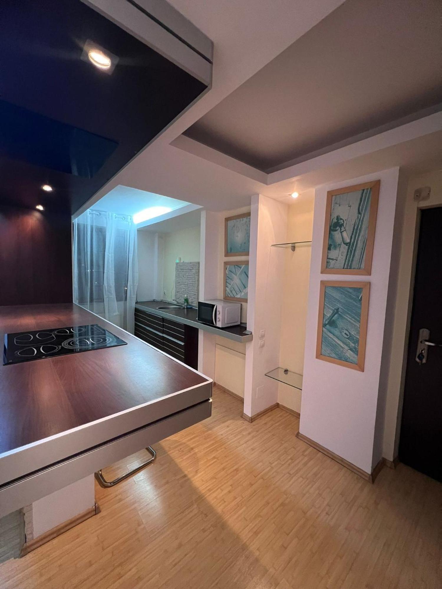 Mona's Studio 3 Apartament Bucureşti